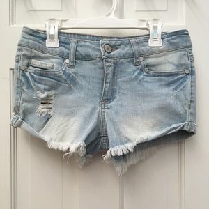 DISTRESSED SHORT SHORTS